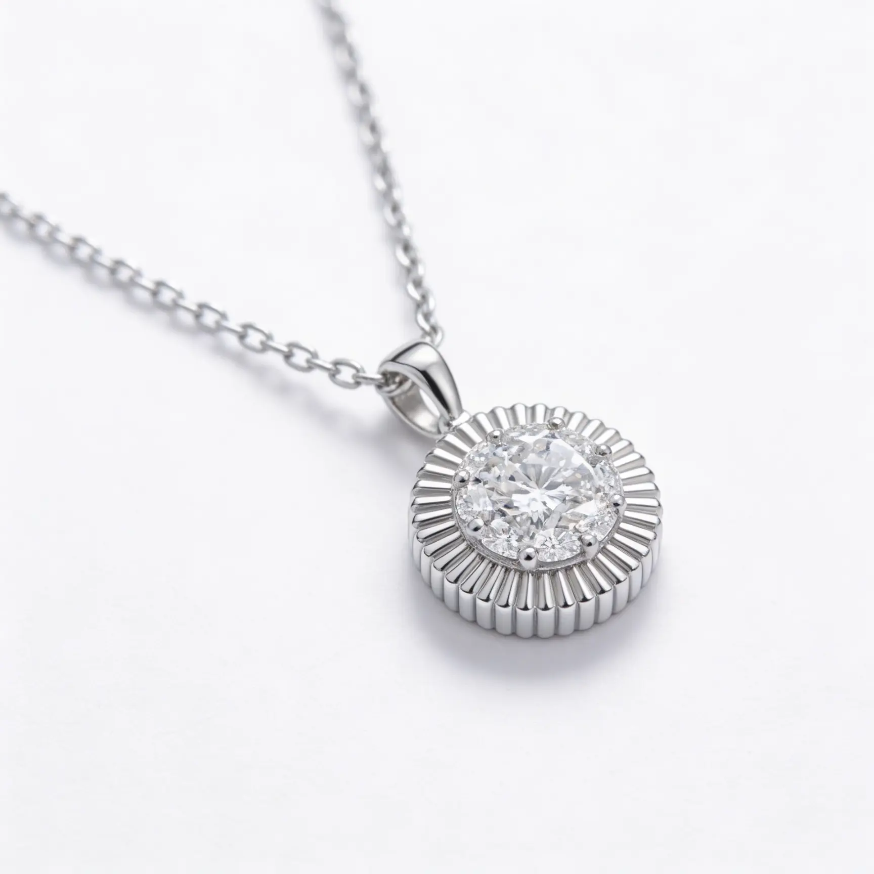 Collana Sole di Cristallo in Oro Bianco e Diamanti VVS
