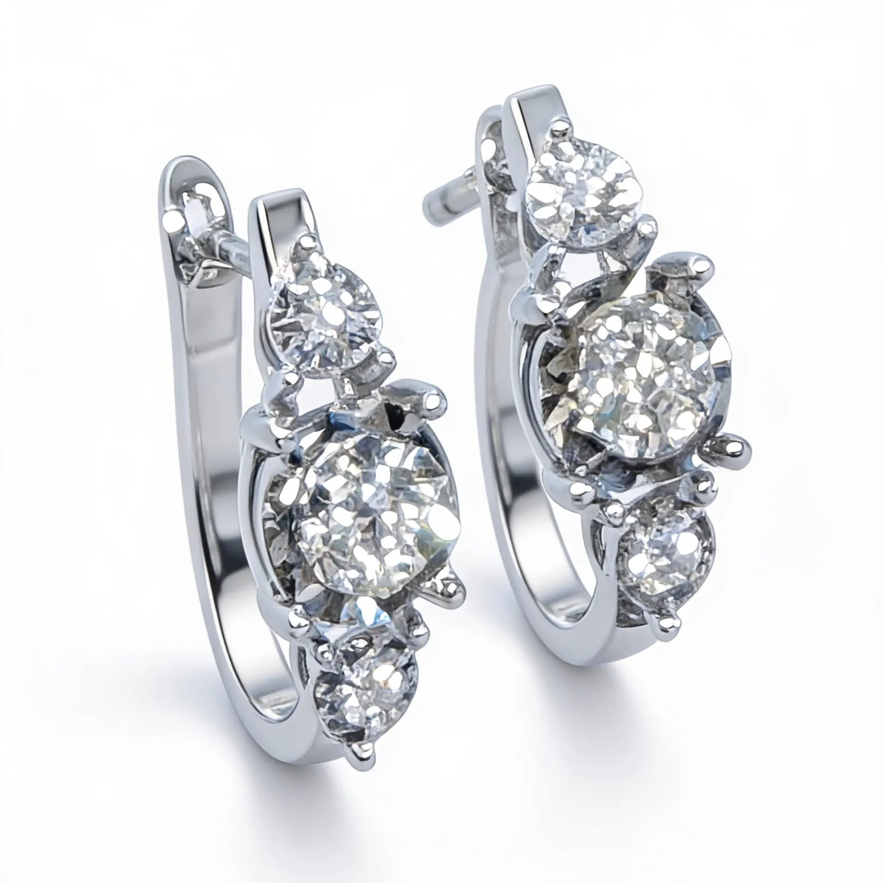 Orecchini Scintillante Abbraccio in Oro Bianco 18kt e Diamanti VVS - immagine 2