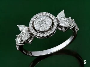 Alternative view of Anello Trilogy "Marquise Bloom" in Oro Bianco 18k e Diamanti Multi-Taglio